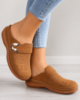 Damen Slip-On Loafer mit Schnallenriemen und Perforiertem Obermaterial in Dunkelbraun