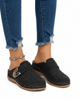 Damen Slip-On Loafer mit Schnallenriemen und Perforiertem Obermaterial in Schwarz