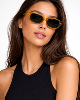Damen Sonnenbrille mit Rechteckrahmen und abgeschrägten Ecken in Gelb