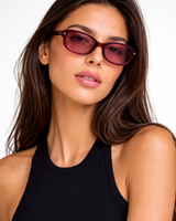 Damen Sonnenbrille mit Rechteckrahmen und abgeschrägten Ecken in Rot