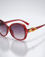 Damen-Sonnenbrille mit Schmetterlingsform und Metallic-Akzenten in Rot