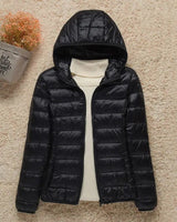 Amelie | Damen Steppjacke mit Kapuze ultraleichte gefütterte Übergangsjacke in Schwarz