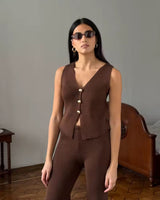 Damen Strick Set mit Ärmelloser Weste und Weitem Hosenbein in Braun