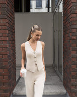 Damen Strick Set mit Ärmelloser Weste und Weitem Hosenbein in Weiß