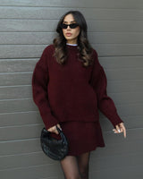 Damen Strick Set mit Rundhals Pullover und Minirock und Rippenbündchen in Bordeauxrot