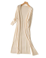 Damen-Strickjacke in langer Form mit offener Vorderseite und Seitenschlitzen in Beige