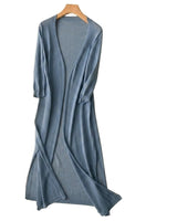 Damen-Strickjacke in langer Form mit offener Vorderseite und Seitenschlitzen in Blau