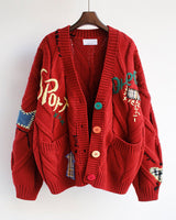 Damen Strickjacke mit Knopfleiste, V-Ausschnitt und aufgesetzten Taschen in Rot