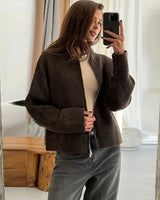 Damen Strickjacke mit Reißverschluss Stehkragen und langen Ärmeln in Braun
