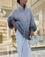 Damen Strickjacke mit Reißverschluss und Stehkragen sowie Paillettenbesatz in Grau