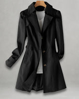 Clara | Damen Trenchcoat klassischer Schnitt Knopfleiste Umlegekragen in Schwarz
