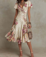 Damen V-Ausschnitt Midi Kleid mit Rüschenärmeln und Blumenprint in Creme mit Blumenprint