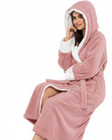 Damen Wickelbademantel mit Kapuze, Gürtel und aufgesetzten Taschen in Rosa