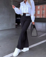 Damen Zweiteiliges Set mit Crop-Bluse Hemdkragen Brusttaschen und Schlaghose mit hohem Bund in Schwarz