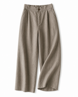 Damenhose mit hohem Bund, weitem Bein, Frontfalten und Seitentaschen in Braun