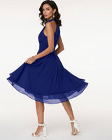 Damenkleid mit Halterneck und Ausgestelltem Rock mit Lagen-Saum in Blau