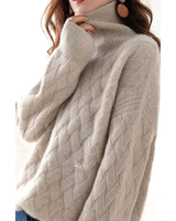 Dorothee | Damen Rollkragenpullover mit Kabel Design und Oversized Schnitt in Beige