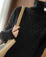 Dorothee | Damen Rollkragenpullover mit Kabel Design und Oversized Schnitt in Schwarz