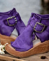 Niasya – Stiefeletten Mit Schnallenriemen Und Keilabsatz in Violett