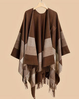 Kyrine - Poncho Schal Mit Fransen Und Geometrischem Muster in Dunkelbraun