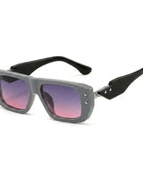 Eckige Damen-Sonnenbrille mit Muster und Nieten in Pink