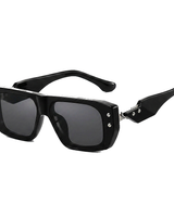 Eckige Damen-Sonnenbrille mit Muster und Nieten in Schwarz