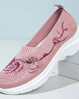 Leetha – Halbschuh Mit Schmetterlingsstickerei in Rosa