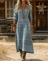 Elara | Damen Langarm Maxikleid mit Muster und V Ausschnitt in Hellblau