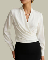 Amelie | Elegante Satin-Wickelbluse für Damen mit V-Ausschnitt langarm in Weiß