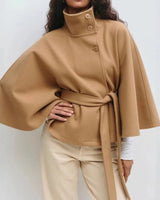 Eleganter Cape-Mantel mit Gürtel in Khaki