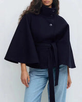 Eleganter Cape-Mantel mit Gürtel in Schwarz