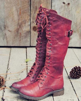 Estella | Damen Hohe Stiefel mit Schnalle, Reißverschluss und Dicker Sohle in Rot