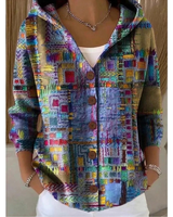Eveline | Damen Strickjacke mit Kapuze, Knöpfen und Blumen Design in Lila