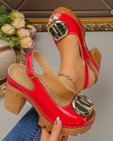 Megyn – Pumps Mit Vintage-Metallschnalle in Rot