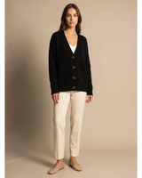 Faye | Damen Strickjacke mit V Ausschnitt und Herz Knöpfen in Schwarz