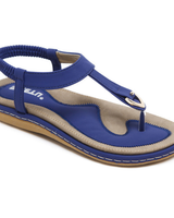 Flache Damen-Sandalen mit T-Riemen und Metalldetail in Blau