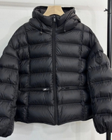 Freya | Damen Kurze Steppjacke mit Kapuze und Reißverschluss in Schwarz