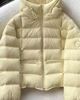 Freya | Damen Kurze Steppjacke mit Kapuze und Reißverschluss in Beige