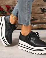 Frieda | Damen Plateau Sneaker mit Schnürung in Schwarz