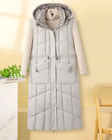 Gabrielle | Damen Lange Steppweste Bodywarmer mit Kapuze, Taschen und Reißverschluss in Creme