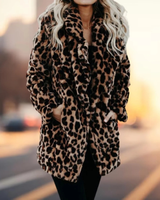 Gerlinde | Damen Winterjacke mit Leoparden Muster und Fell Detail in Leopardenmuster