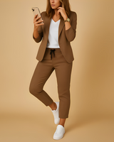 Aletha - Eleganter Damenblazer mit Hose in Braun