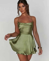 Giulia – Satin Look Minikleid mit Spaghettiträgern und Volant-Rock in Grün