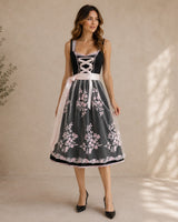 Greta | Damen Schwarzes Blumen Oktoberfest Dirndl in Schwarz