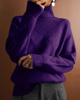 Helene | Damen Strickpullover mit Rollkragen und Rauten in Dunkellila