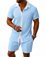 Herren Set mit Kurzarmhemd mit Kragen und Knopfleiste sowie Shorts mit elastischem Bund und Kordelzug in Hellblau