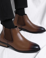 Herren Stiefeletten mit elastischen Seiteneinsätzen und Zuglaschen in Braun