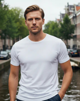 Herren T-Shirt mit kurzen Ärmeln, Rundhalsausschnitt und geradem Saum in Weiß