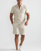 Herren Zweiteiliges Set Poloshirt mit Reißverschluss und kurze Hose in Khaki