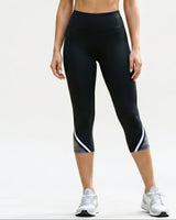 Hochtaillierte Capri-Leggings mit Bequemer Stretch-Passform in Schwarz 1